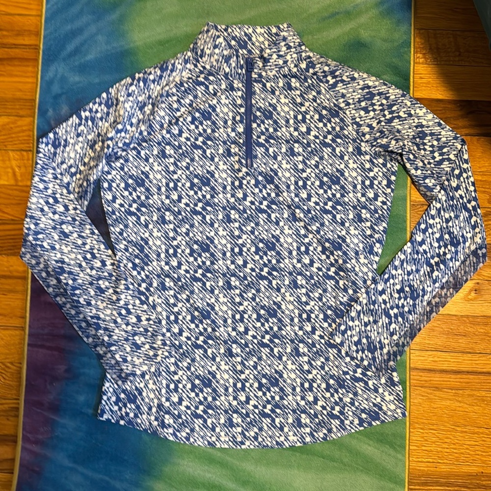 Excellent condition women’s long-sleeved golf shirt, size S